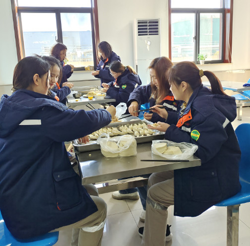 Blog công ty mới nhất về Để thúc đẩy trao đổi cảm xúc giữa nhân viên, Taixing Yida tổ chức các hoạt động nướng bánh trong mùa đông